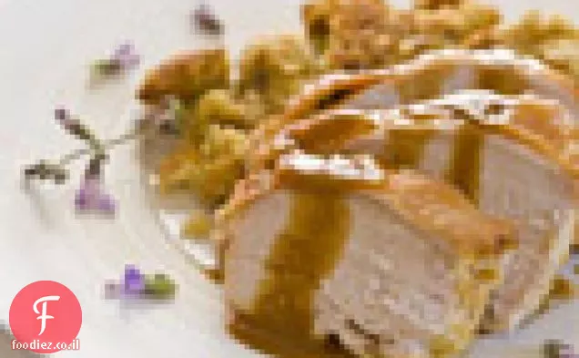 חזה הודו צלוי עם לחם תירס-מלית מרווה ורוטב ברנדי