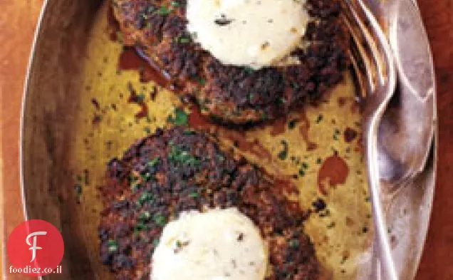 סינטה קצוצה עם חמאת גבינה כחולה