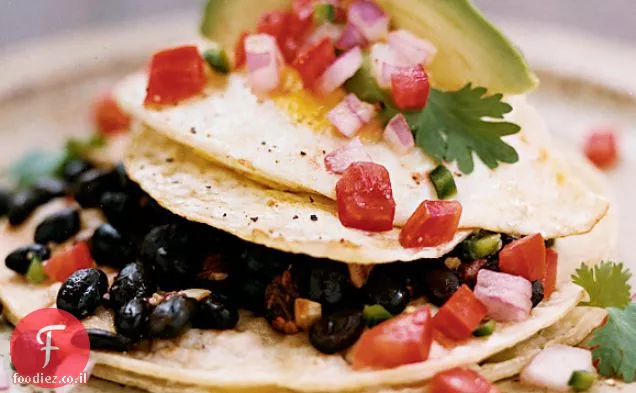שעועית שחורה Huevos Rancheros