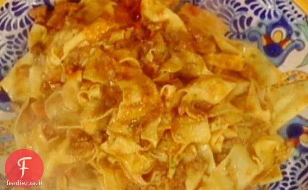 אטריות רחבות עם מתנות מהעוף: Pappardelle alle Regaglie