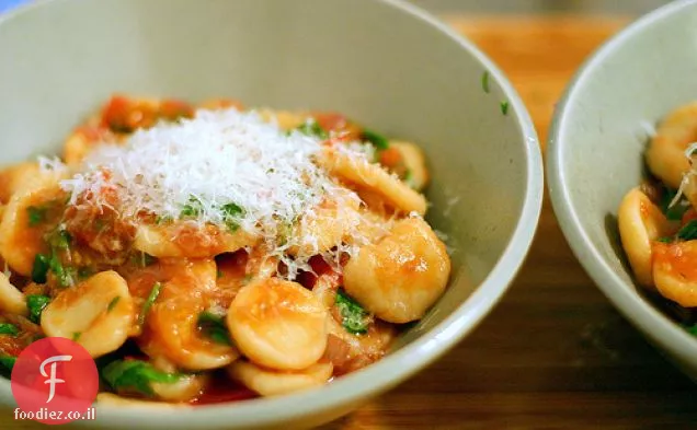 Orecchiette עם עגבניות שרי וארוגולה
