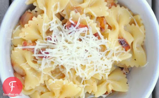 Farfalle עם בייקון & הפחתת מניות עוף