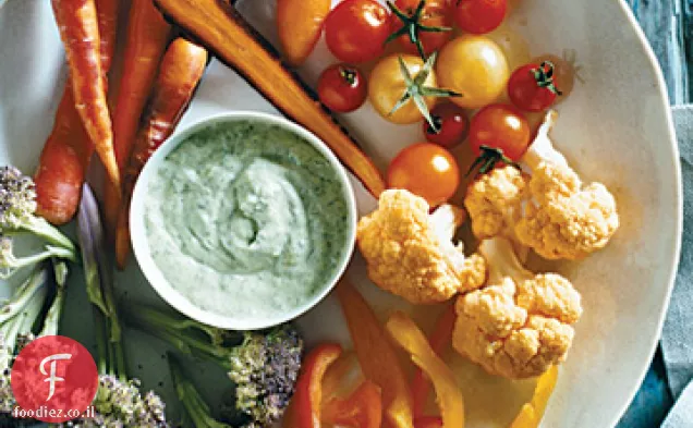 סתיו Crudites עם רוטב אלילה ירוק