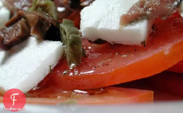 דומאטו סלטה צ'וריאטיקי (סלט עגבניות יווני)
