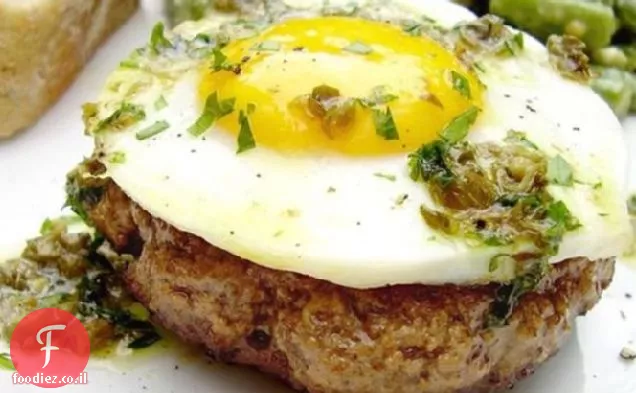 סטייק Hache Avec Oeufs שבאל (המבורגרים W / ביצים על סוסים