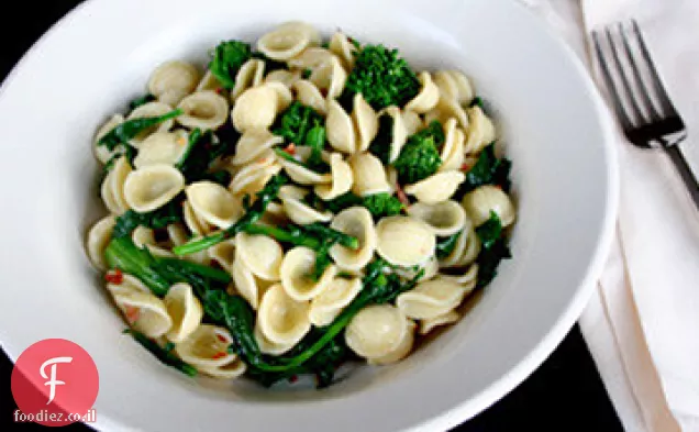 Orecchiette עם ברוקולי Rabe, פתיתי פלפל אדומים, מתכון אנשובי