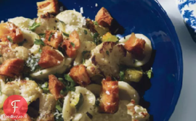 Orecchiette עם כרובית, אנשובי, קרוטונים מטוגנים