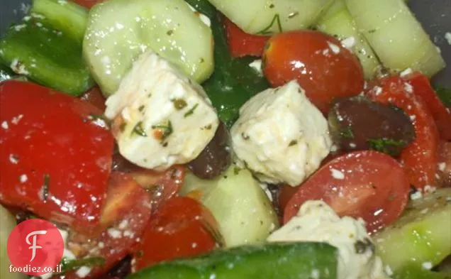 סלט יווני אולטימטיבי עם עגבניות שרי