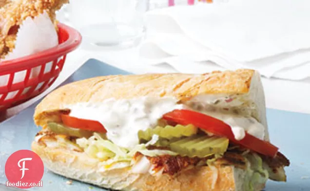 Po ' boy שפמנון מושחר עם רוטב טרטר אור