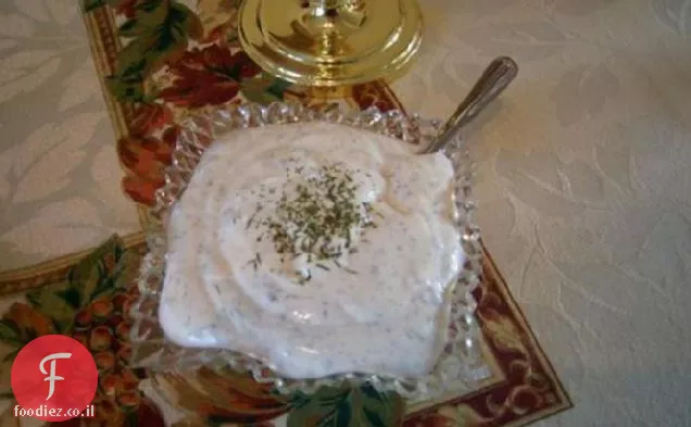 שמנת חמוצה & רוטב שמיר לשרת עם סלמון