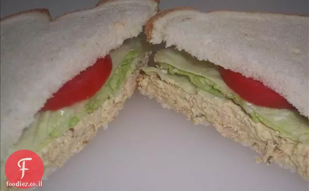 כריך סלט טונה בסגנון ביתי