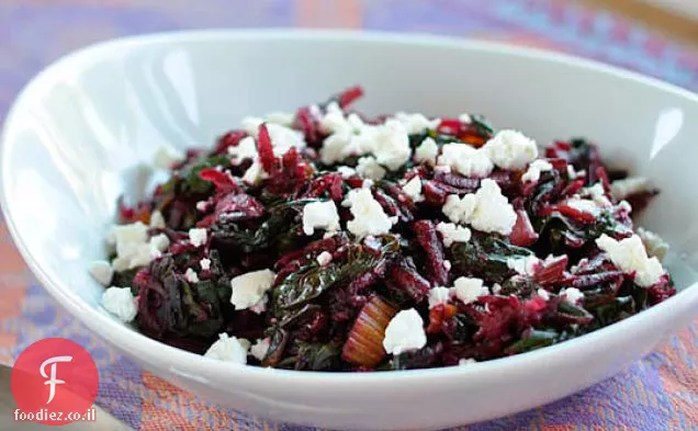 מטוגנת קשת Chard עם סלק גלם גבינת עיזים