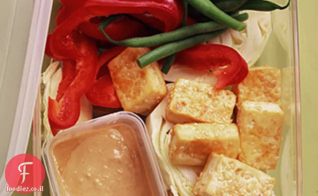 טופו פריך עם Crudites ורוטב טבילה שומשום-ג'ינג'ר