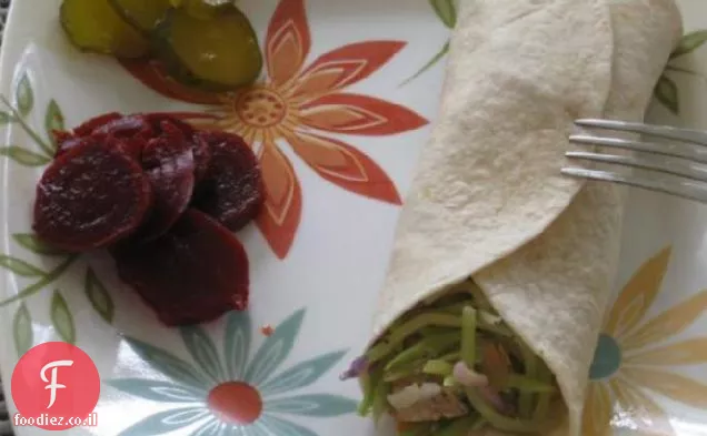 עוף חם, ברוקולי סלט כרוב עוטפת Mmin