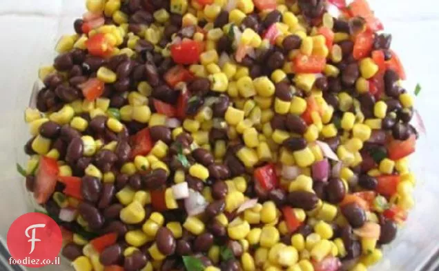 שעועית שחורה וסלט תירס