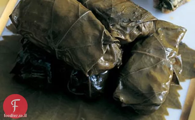 Dolmades (עלי ענבים ממולאים)