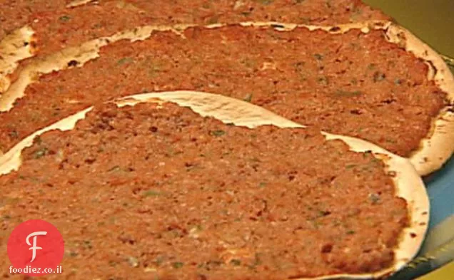 פיצה ארמנית (הידועה גם בשם Lahmajoon)