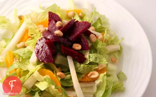 סלט ערב חג המולד עם Jicama, סלק, כתום & בוטנים