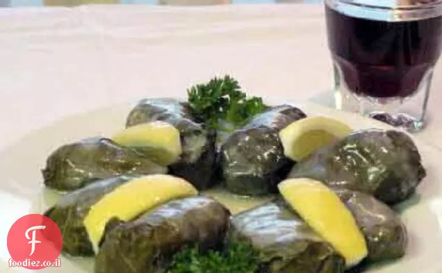 Dolmades (עלי ענבים ממולאים)