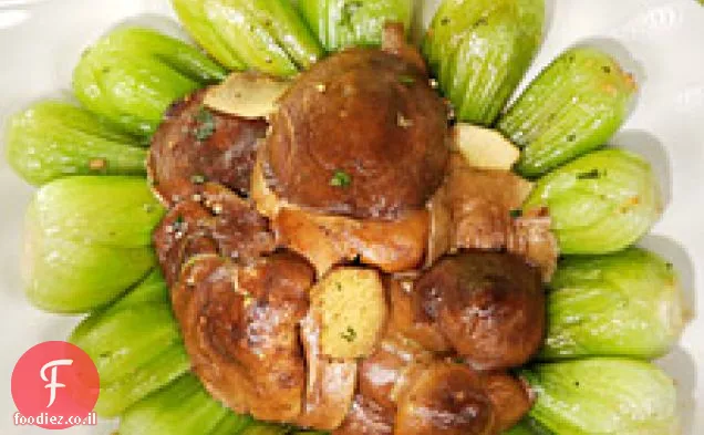 התינוק של לילי בוק צ'וי עם רוטב טבילה